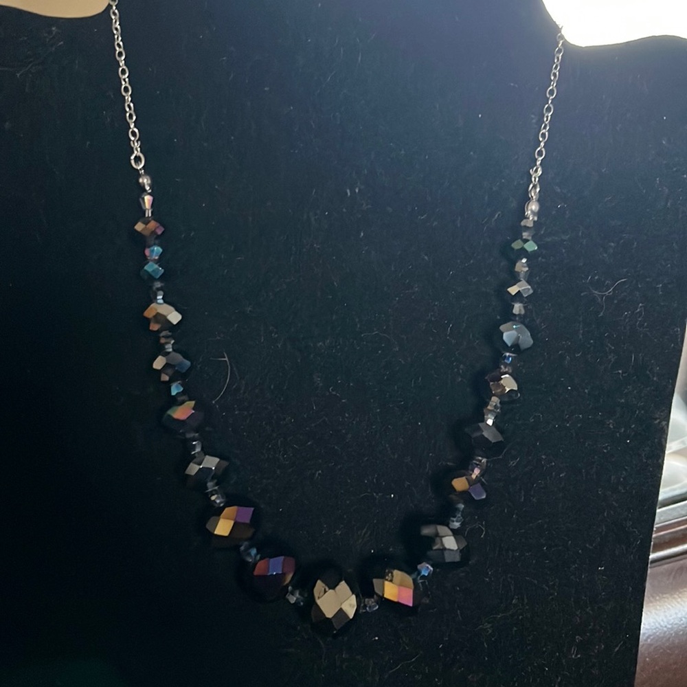 Beautiful iridescent bead 18 inch necklace